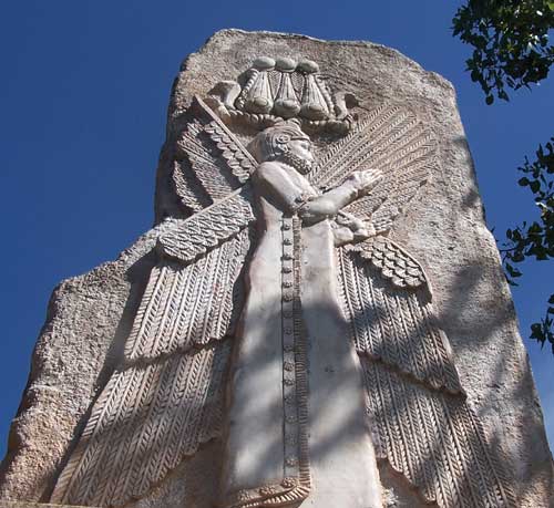 http://sevencgallery.persiangig.com/image/Achaemenid/Cyrus/statue/big/cyrus_Australia1_big.jpg
